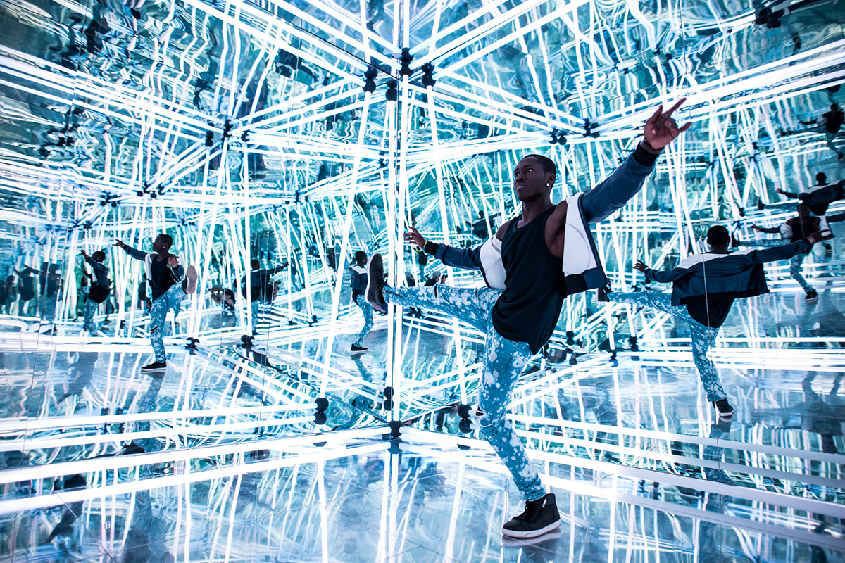 LED mirror infinity room